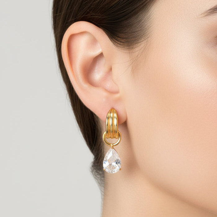 Luna Teardrop Huggie